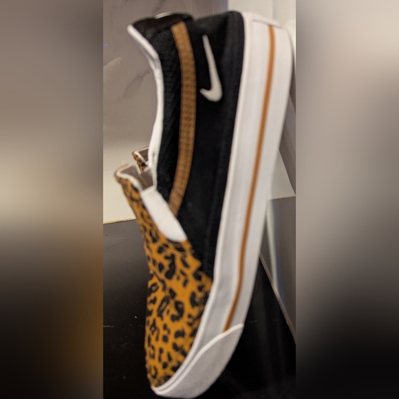 Nike Women's Court Legacy Leopard Print Slip-on Sneakers Size 6 MSRP $70 - Picture 4 of 11